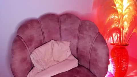 Kim Murphy online show from February 12, 12:33 pm