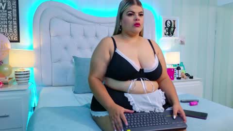 KimBrooks online show from December 4, 11:01 am