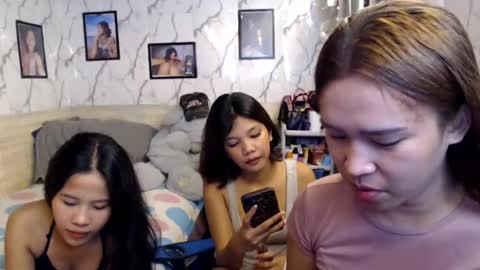 kimchuueee online show from August 3, 12:44 pm