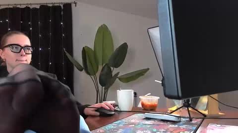 Kim online show from February 8, 8:56 pm