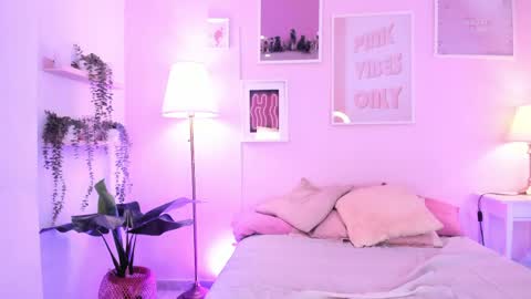 kimdyy_ online show from May 26, 8:41 pm