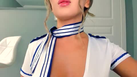 Snapshot of kimisun chatting on September 15, 10:39 pm Kiki  online show from September 15, 10:39 pm