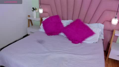 kimluna1 online show from April 24, 3:42 am