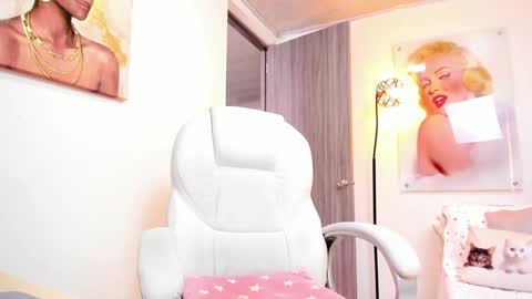 kimmberly_saenz_ online show from January 25, 8:21 pm