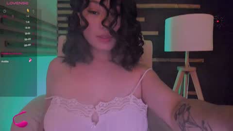 Snapshot of kimmy_chi chatting on December 16, 5:11 pm Lo online show from December 16, 5:11 pm