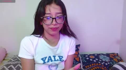 Snapshot of kimwi1 chatting on October 6, 12:05 am kimm online show from October 6, 12:05 am