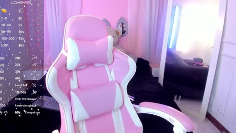  Issabella  online show from December 17, 4:23 am