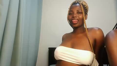 Snapshot of kinky_lola1 chatting on October 23, 2:06 am Lola online show from October 23, 2:06 am