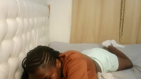 Lola online show from April 3, 11:25 pm