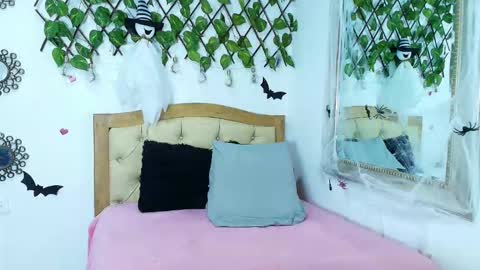 Isabella  online show from October 29, 10:56 pm