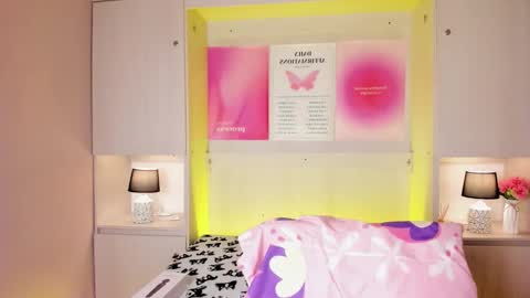 M A R A  online show from February 12, 11:34 am