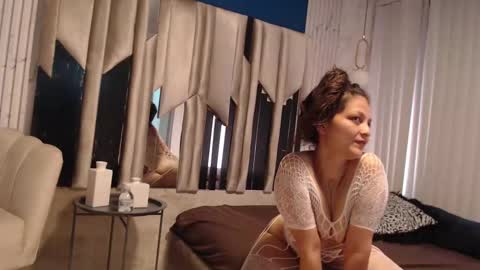 kiraawild online show from September 11, 8:42 pm