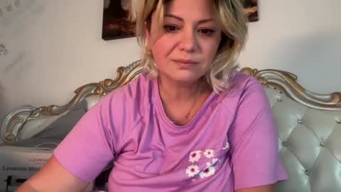 KiraDivine online show from October 28, 2:56 pm