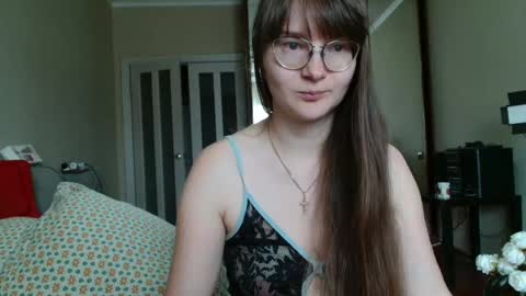 KiraGoldens online show from May 31, 6:52 am