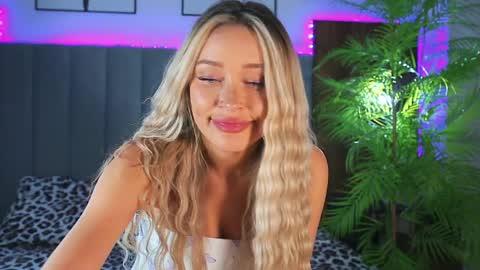 Risha online show from April 4, 1:04 am