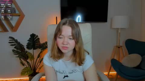 Kiss Moon online show from February 24, 7:45 pm