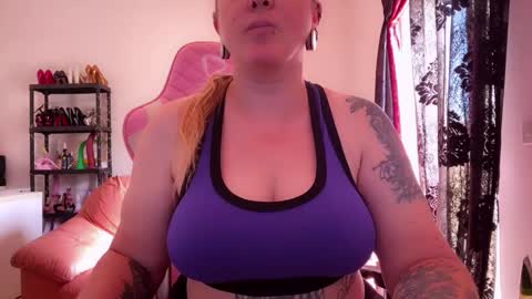 kissica online show from September 12, 8:01 am