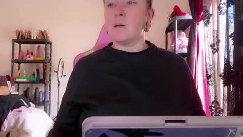 kissica online show from February 5, 11:13 am