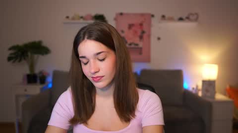 Sisi online show from November 19, 2:28 pm