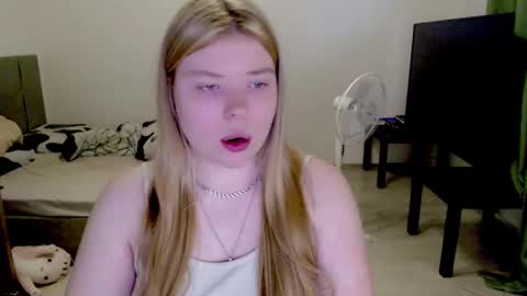 Jennyblonde and Emmabrunette online show from March 1, 1:33 pm