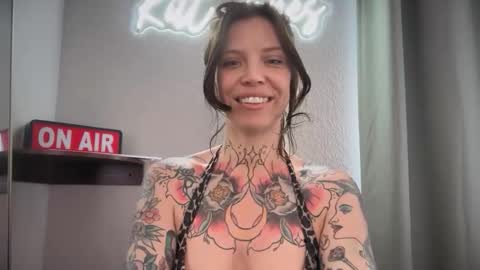 kittjones33 online show from May 22, 11:58 pm