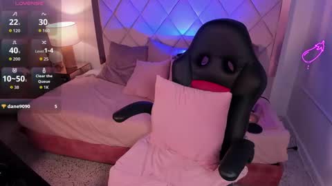 Kitty  online show from September 18, 6:23 am