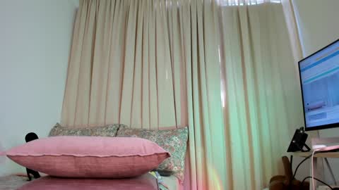 sophie online show from November 6, 4:35 pm