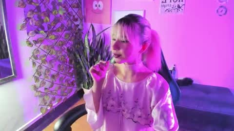 kitty_gang_ online show from November 22, 3:42 am