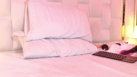 Snapshot of kitty_lovee1 chatting on October 13, 6:38 am kitty  online show from October 13, 6:38 am