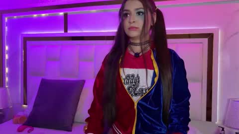 Snapshot of kitty_lovee1 chatting on October 31, 3:19 am kitty  online show from October 31, 3:19 am