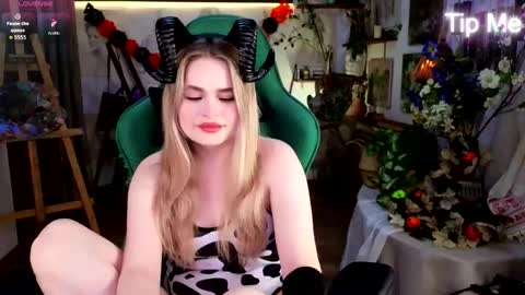 Snapshot of kitty_pantera chatting on October 10, 11:15 am kitty_pantera online show from October 10, 11:15 am