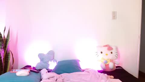 LAURA  help me reach 100likes online show from January 28, 8:26 pm