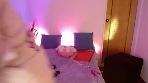 LAURA  help me reach 100likes online show from September 24, 6:45 am