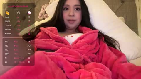 Snapshot of kittymia8 chatting on October 23, 5:35 am mia online show from October 23, 5:35 am