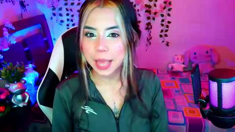 Kittyuwu  online show from February 18, 8:41 pm