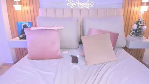 Angel Independent Model online show from January 13, 1:44 am