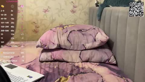 Louise and Mark online show from February 13, 8:21 pm