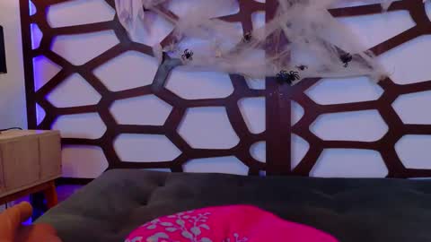 Snapshot of kloe_bella chatting on October 22, 1:38 pm kloe_bella online show from October 22, 1:38 pm