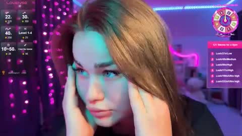 Mia online show from December 15, 8:14 pm