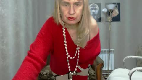 Snapshot of koroleva70 chatting on October 1, 5:29 pm VIKA online show from October 1, 5:29 pm