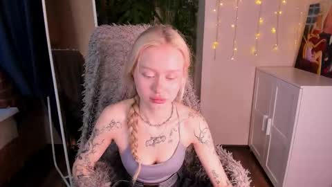 kris_grant online show from November 21, 10:28 am