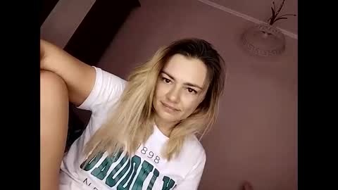 Snapshot of krisssexi chatting on October 13, 5:10 am KrissSexi online show from October 13, 5:10 am