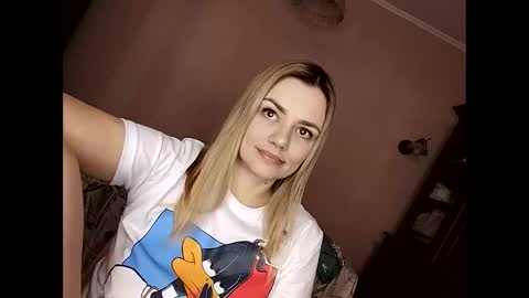 Snapshot of krisssexi chatting on March 6, 7:25 am KrissSexi online show from March 6, 7:25 am