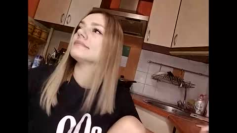 Snapshot of krisssexi chatting on February 7, 4:37 am KrissSexi online show from February 7, 4:37 am