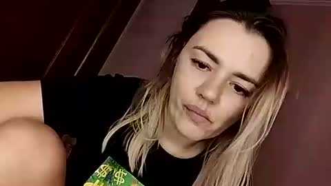 Snapshot of krisssexi chatting on September 17, 6:11 am KrissSexi online show from September 17, 6:11 am