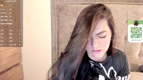 Snapshot of kristalina5 chatting on January 9, 2:43 am camila  online show from January 9, 2:43 am