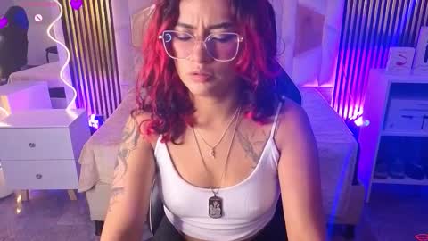 kristen_tay online show from March 4, 8:15 pm