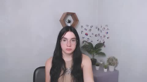 Snapshot of kristenx_x chatting on September 12, 12:45 pm Kristen online show from September 12, 12:45 pm