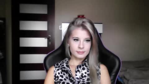 KristineAmore online show from September 16, 6:21 am