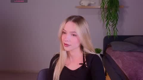 Kristy online show from December 4, 2:26 pm